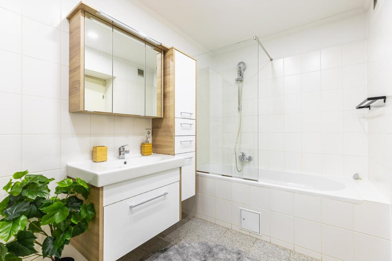 Live Centrally In A Spacious And Modern Apartment In Wien Eksteriør billede